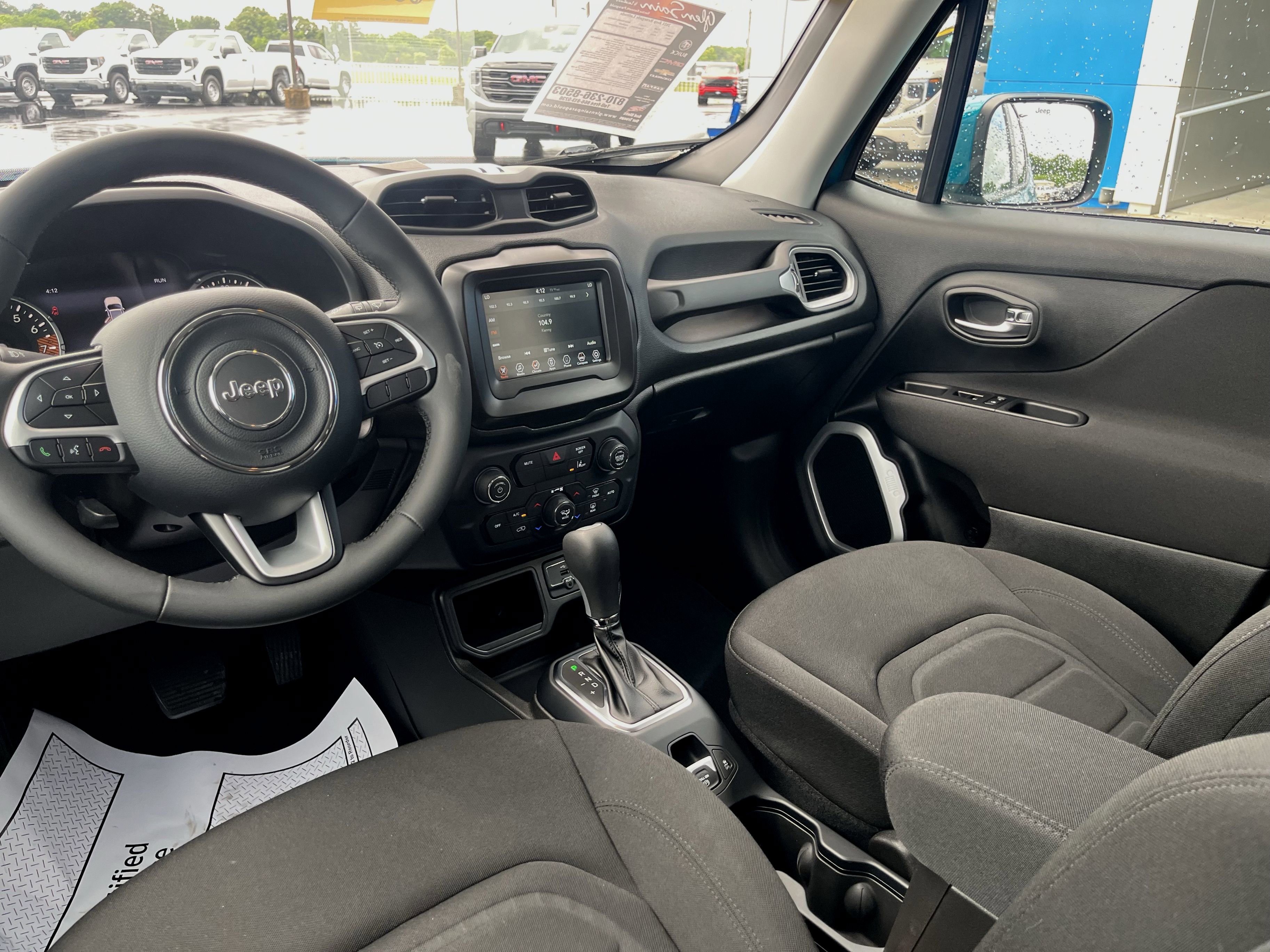 Used 2021 Jeep Renegade Latitude FWD image 2