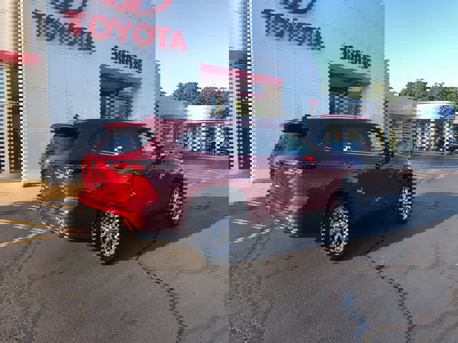 New 2025 Toyota Highlander Limited image 2