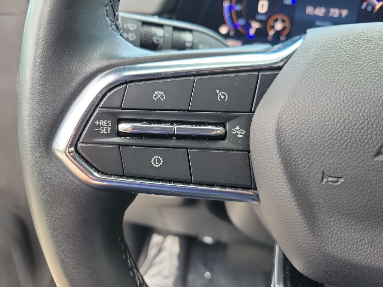 Certified 2025 Chevrolet Suburban Premier AWD/4WD image 23