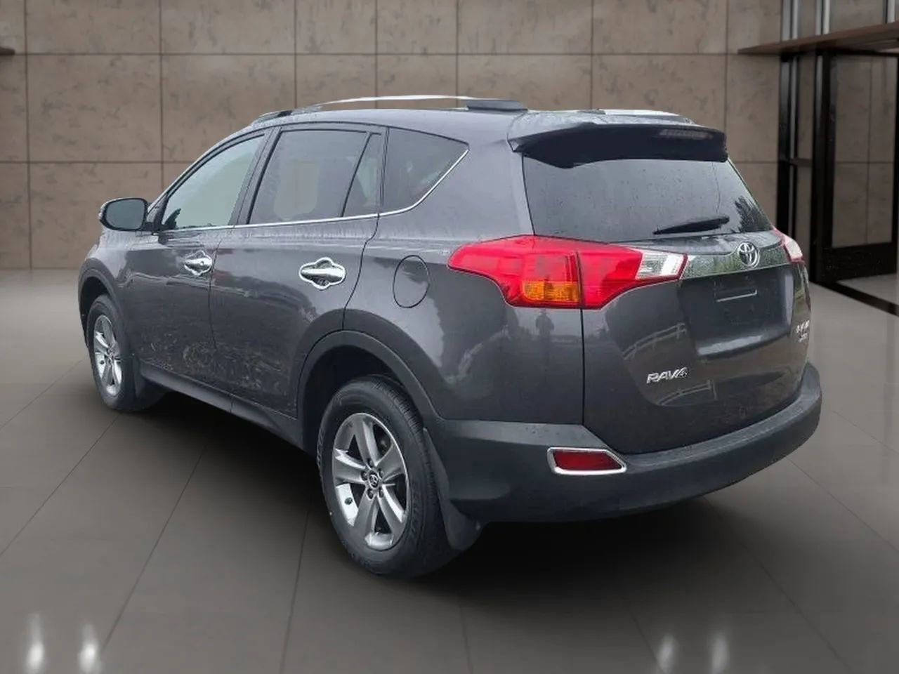 Used 2015 Toyota RAV4 XLE FWD image 6