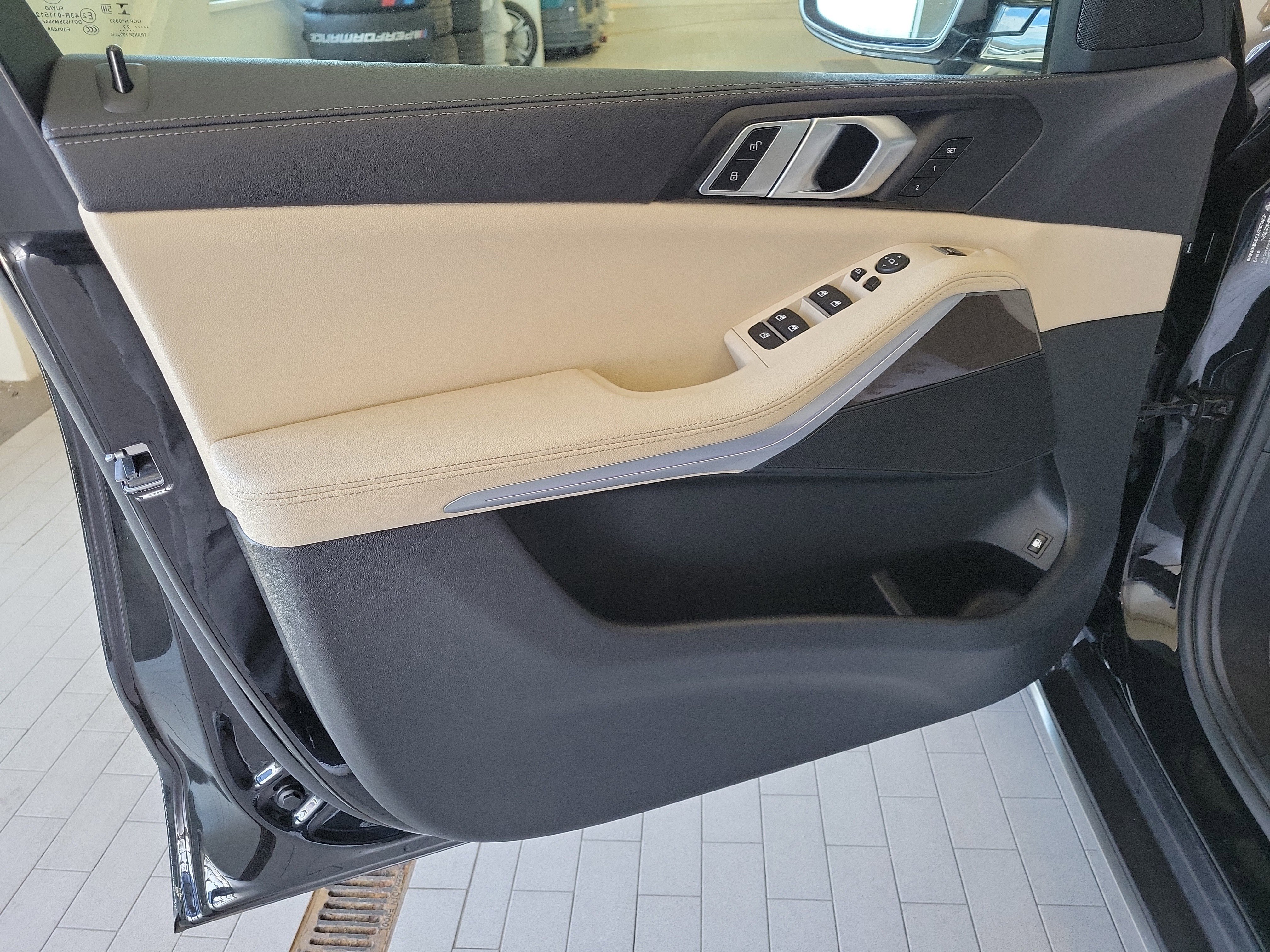 Used 2022 BMW X5 xDrive45e w/ Climate Comfort Package image 15