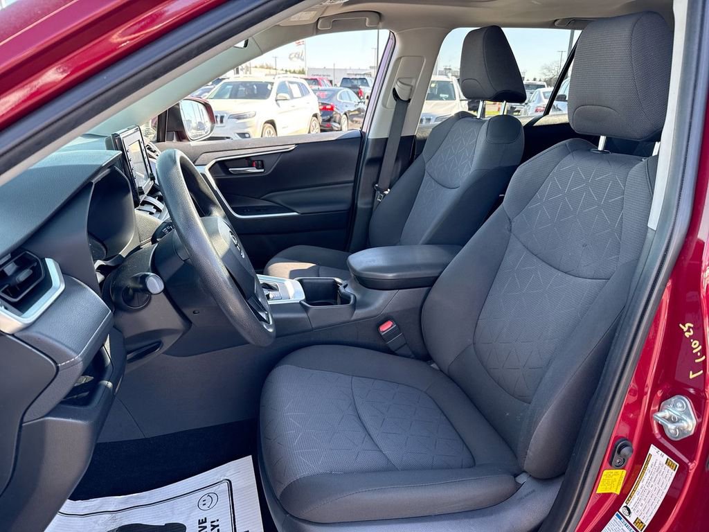 Used 2022 Toyota RAV4 XLE w/ Convenience Package image 11
