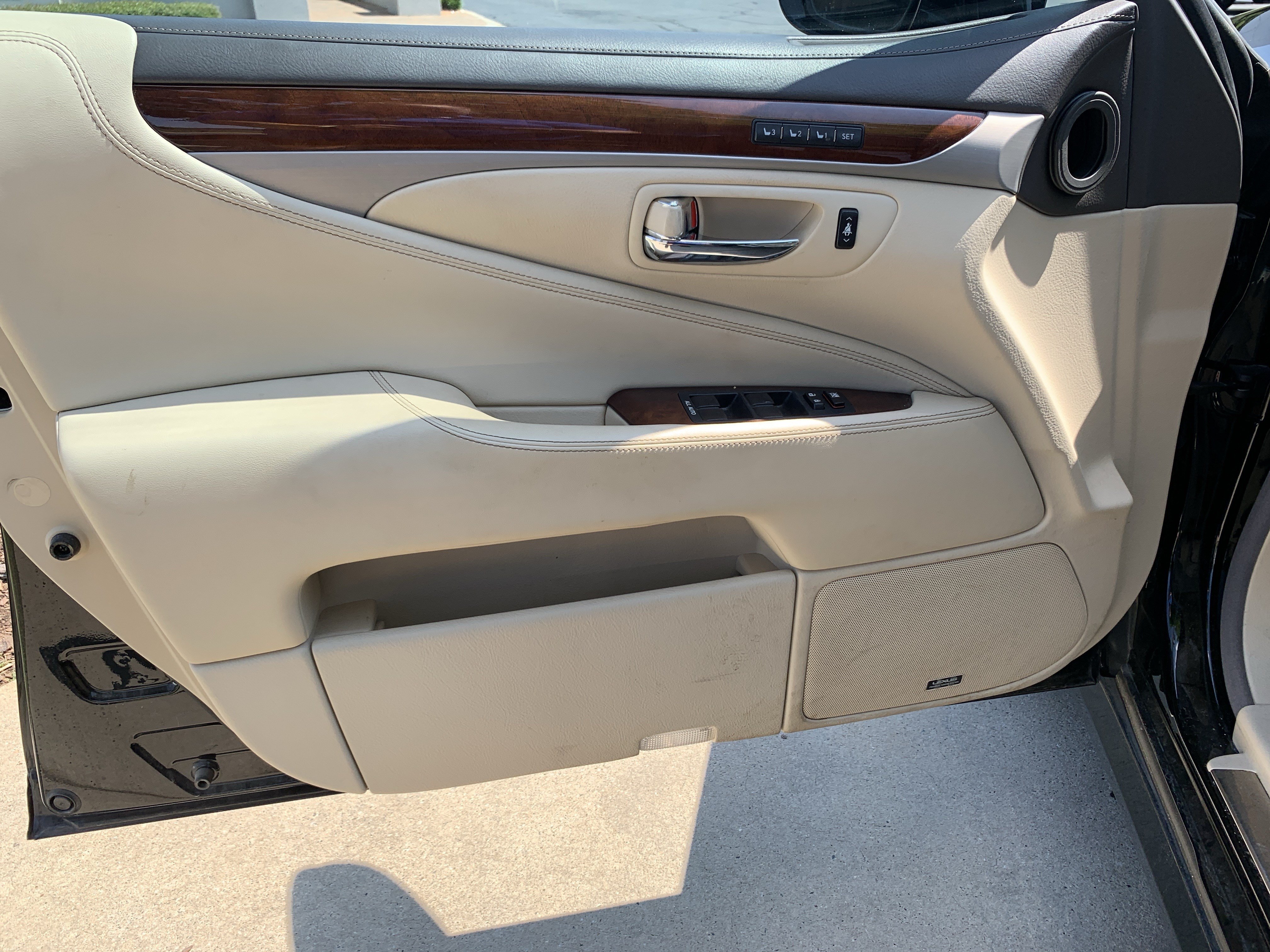 Used 2013 Lexus LS 460 AWD w/ Comfort Pkg image 14