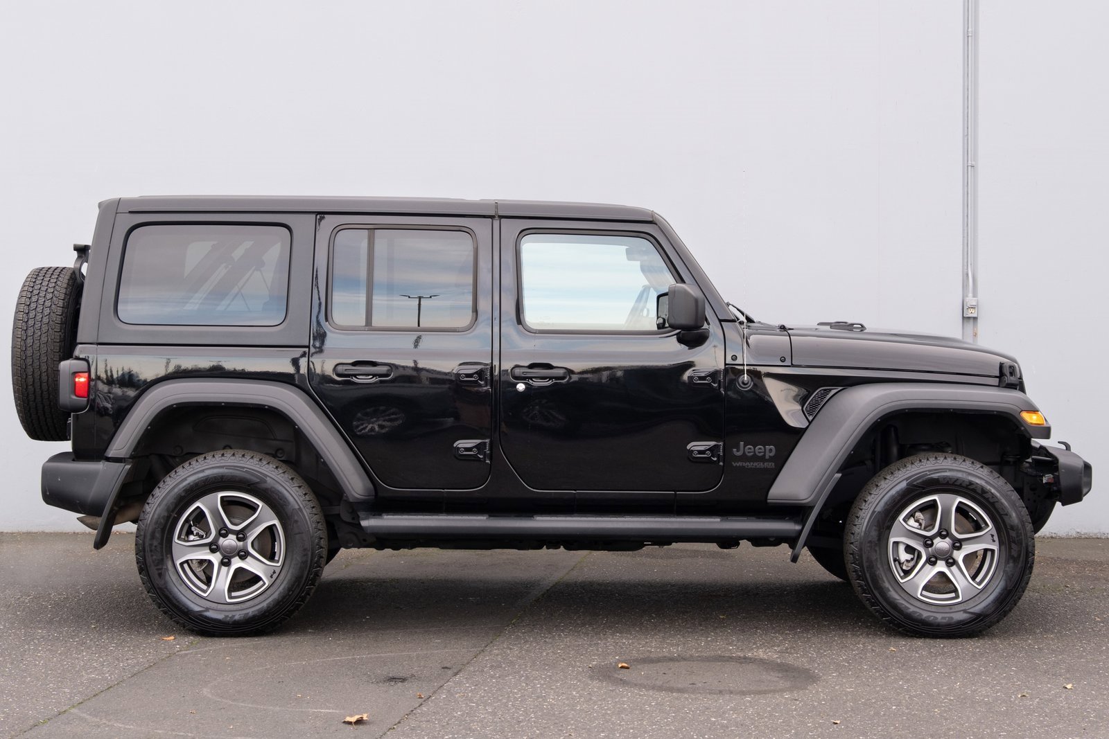 Used 2022 Jeep Wrangler Unlimited Sport w/ Uconnect 4C Nav & Sound Group image 24