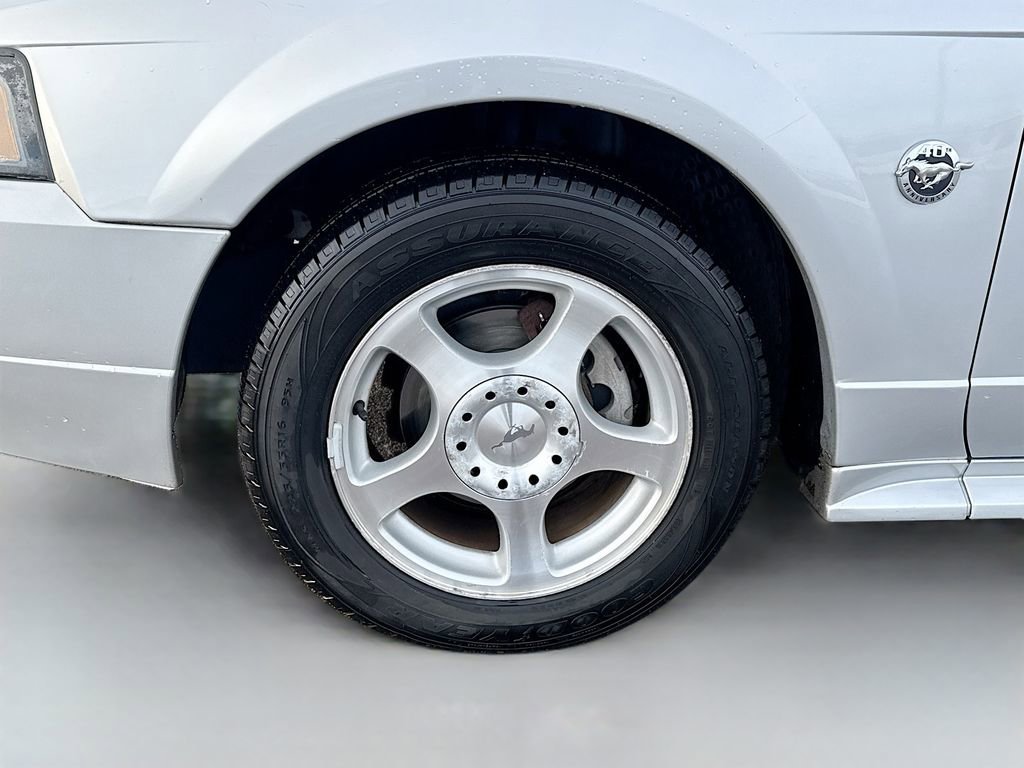 Used 2004 Ford Mustang Convertible image 21