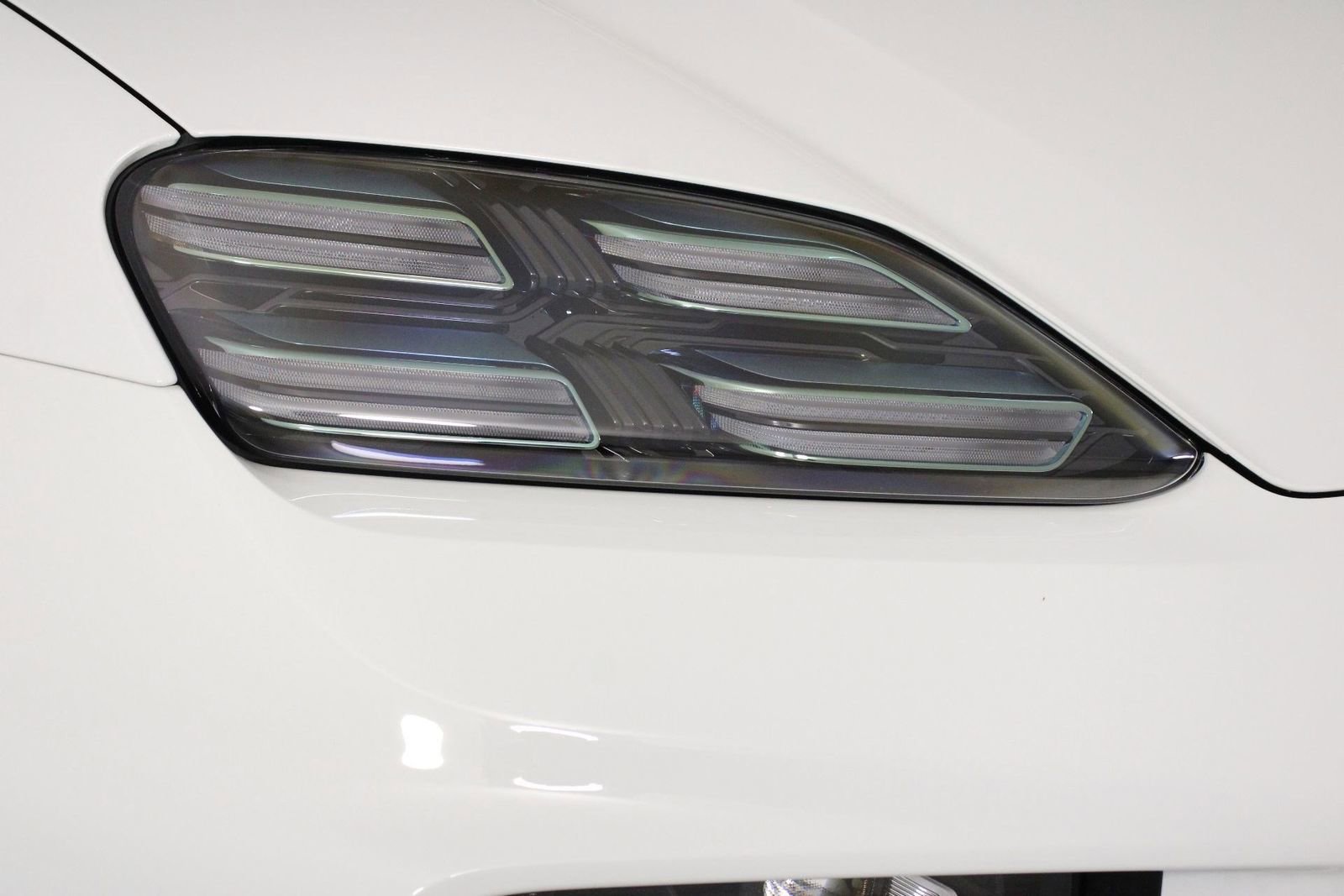 Certified 2025 Porsche Macan Electric image 26