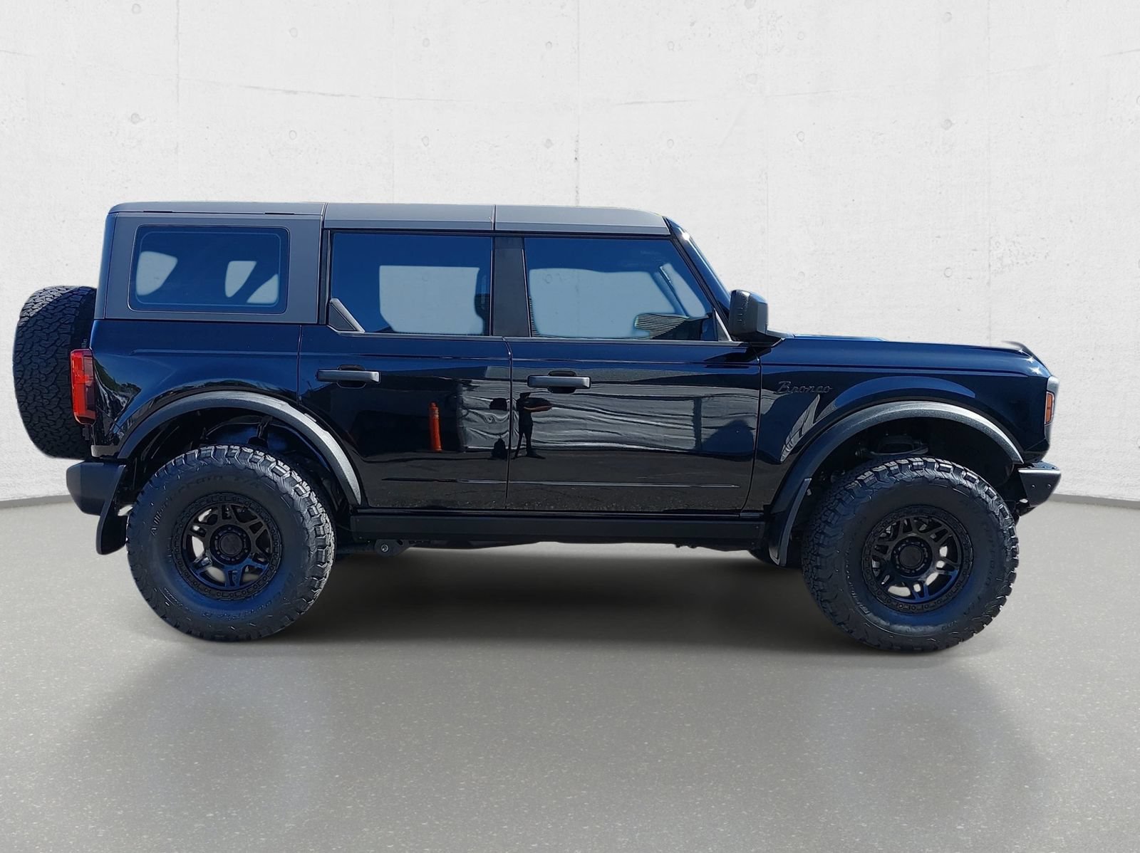 Used 2023 Ford Bronco 4-Door AWD/4WD image 4