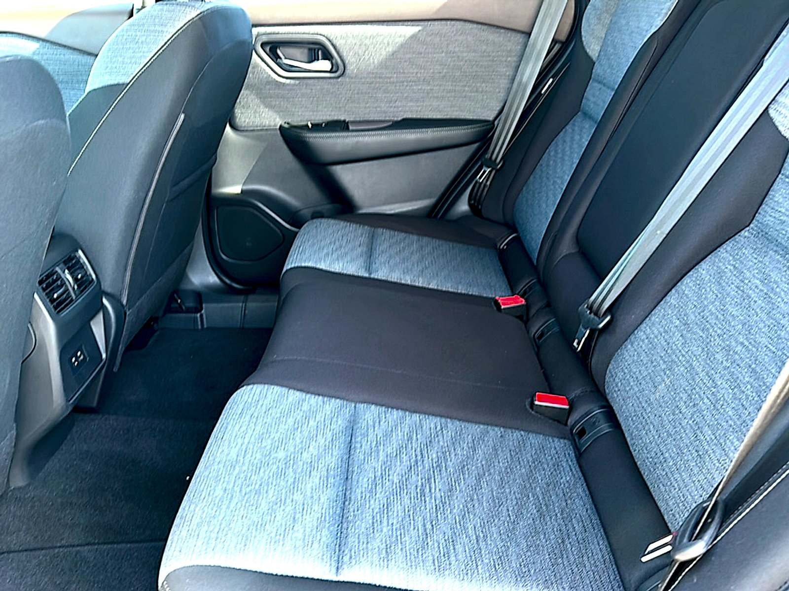 Used 2023 Nissan Rogue SV FWD image 18