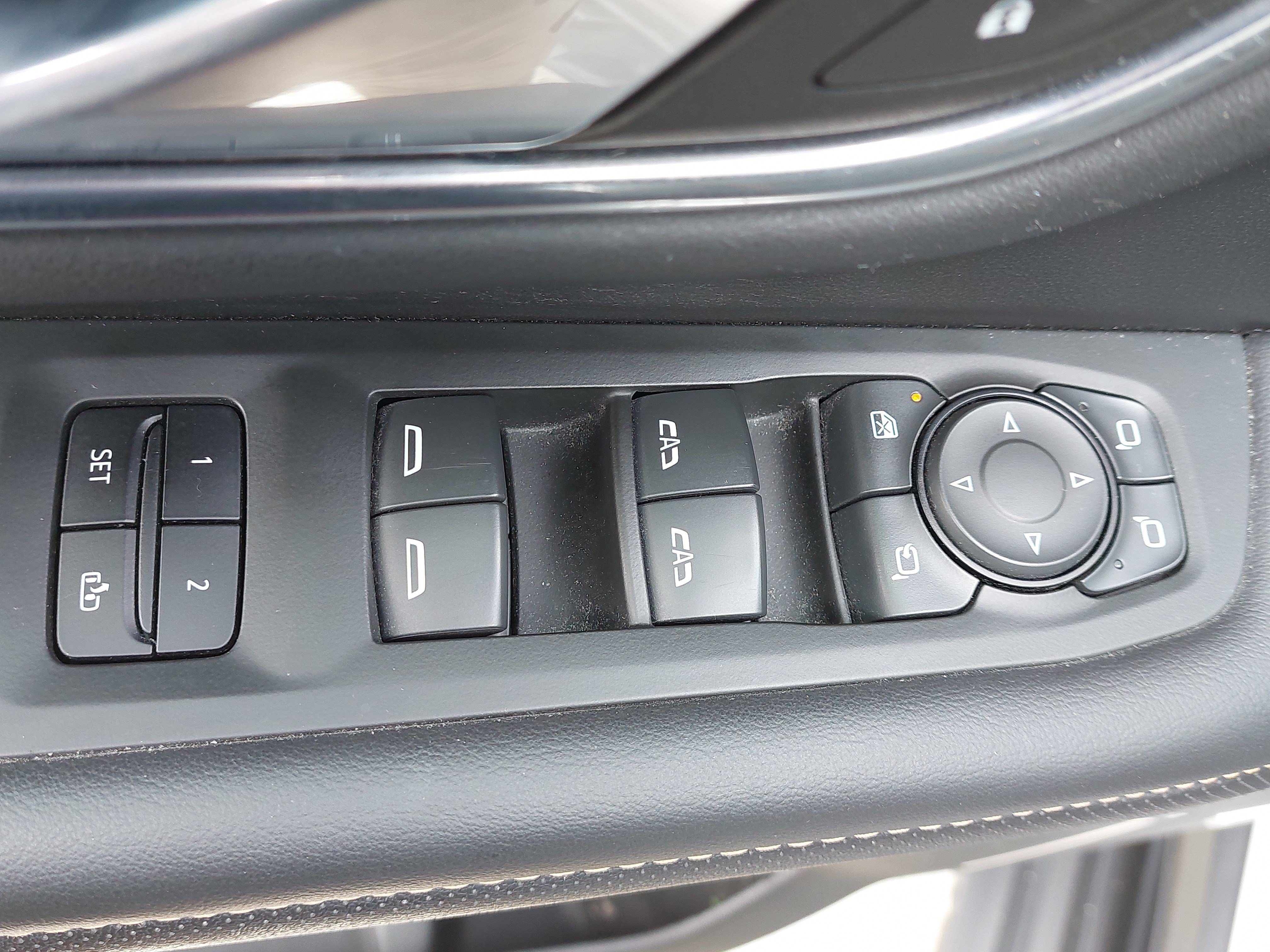 Used 2022 GMC Yukon XL AT4 AWD/4WD image 30
