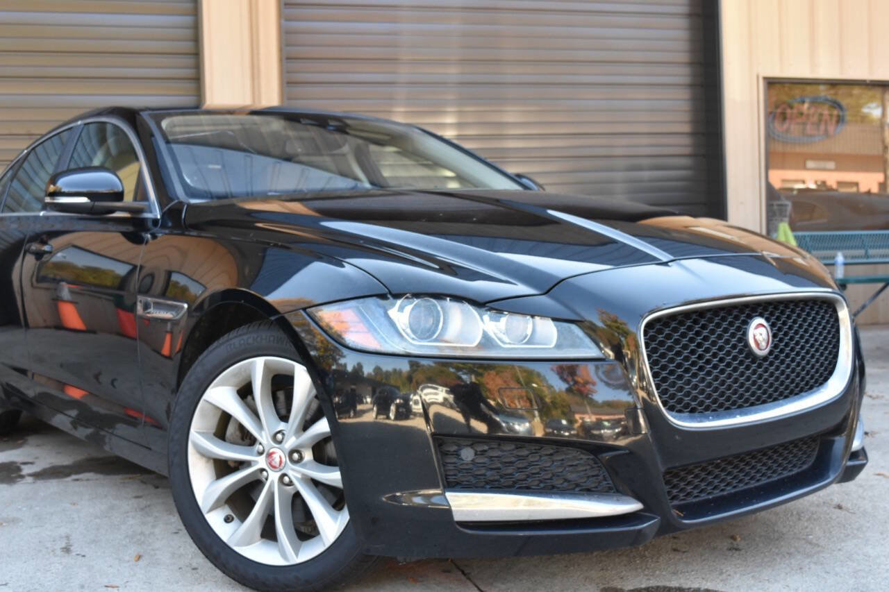 Used 2017 Jaguar XF Premium image 2