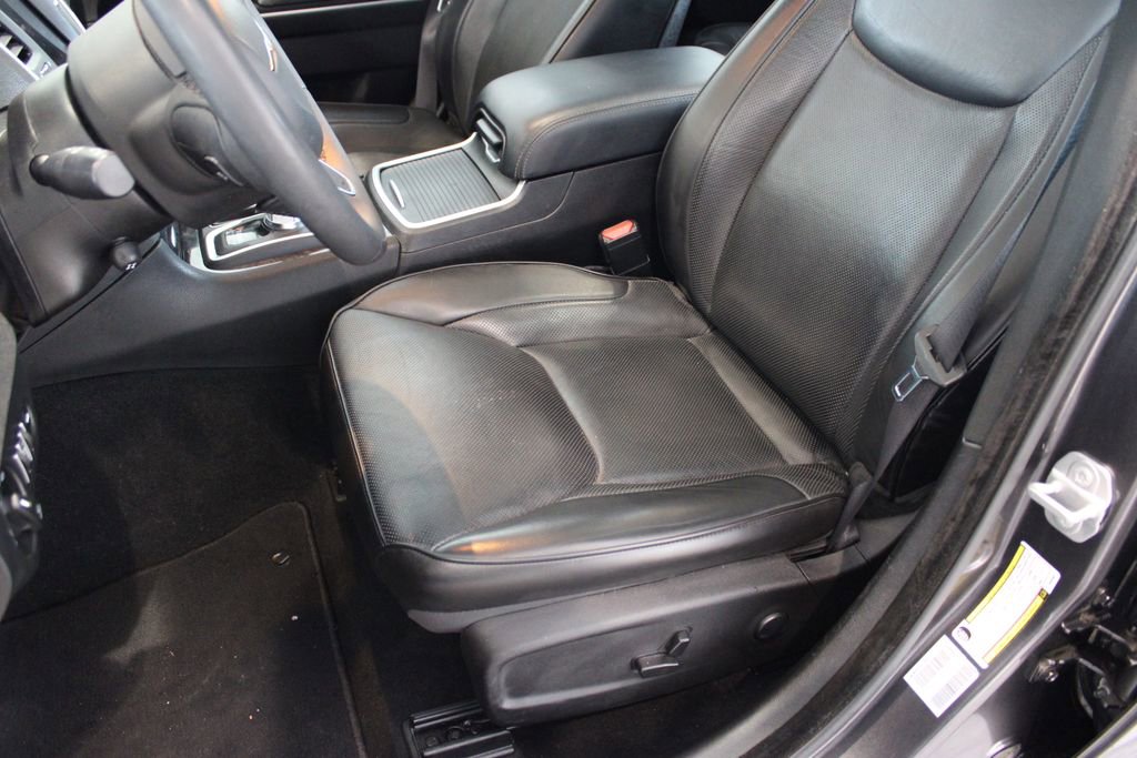 Used 2023 Chrysler 300 Touring L w/ Popular Equipment Group image 9