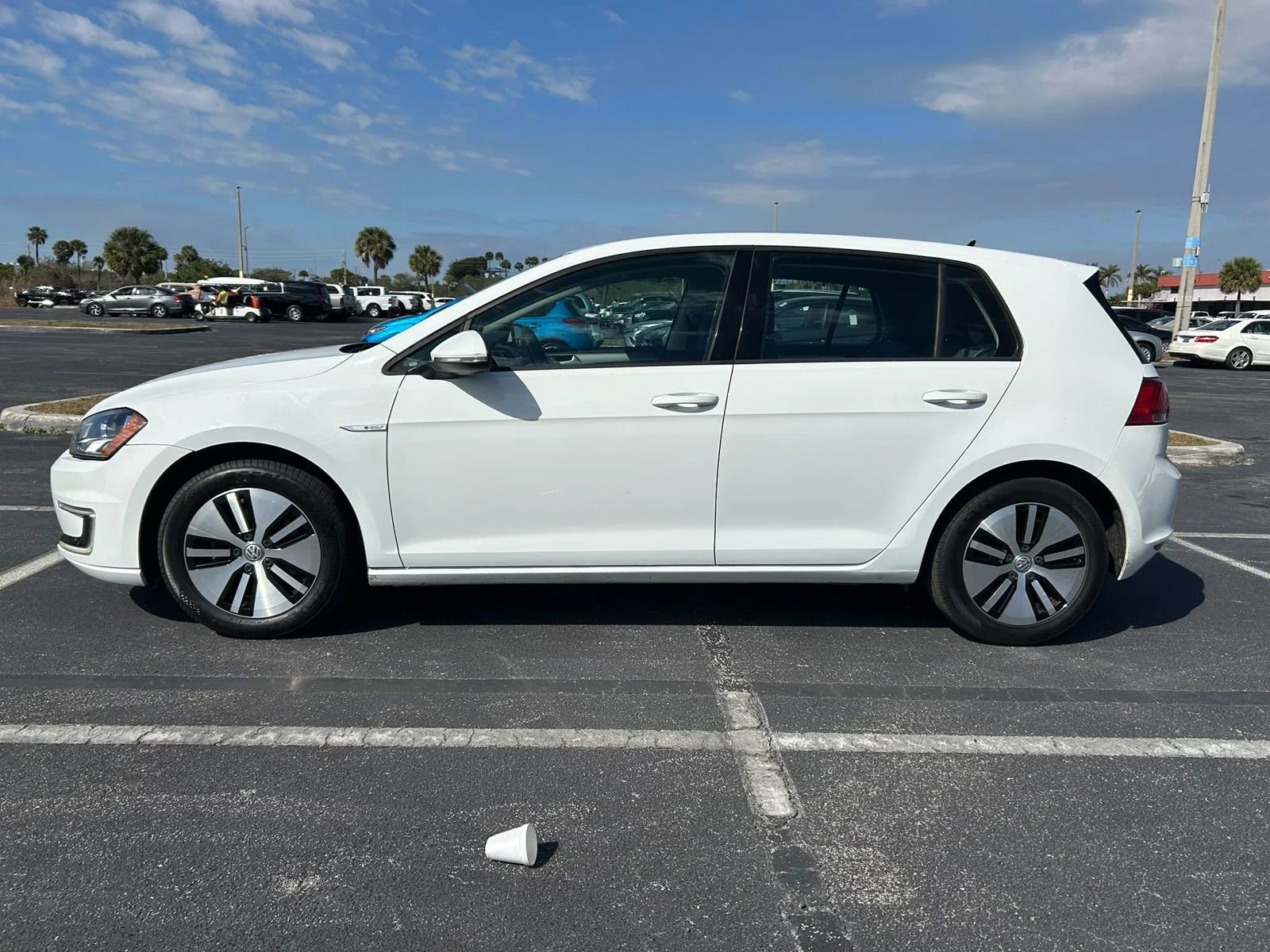 Used 2016 Volkswagen e-Golf SE FWD image 5