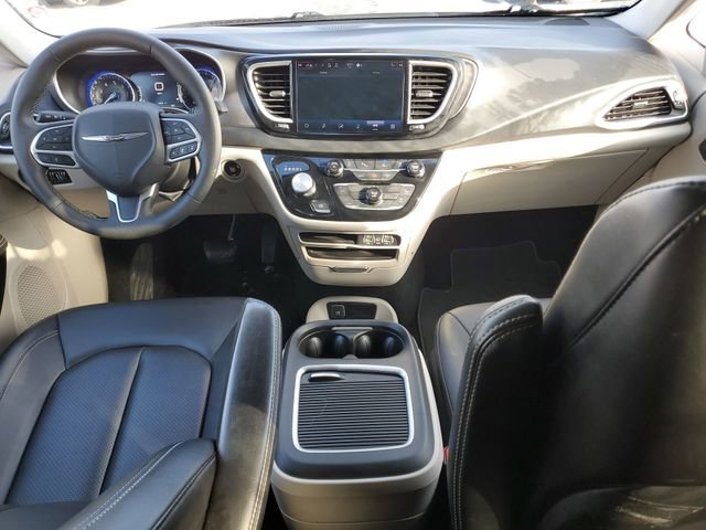 Used 2024 Chrysler Pacifica Touring-L FWD image 19