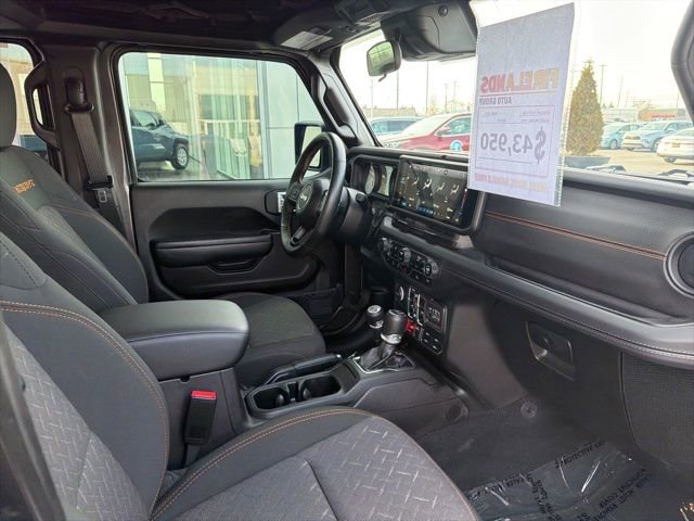 Used 2024 Jeep Gladiator Mojave w/ Convenience Group image 32