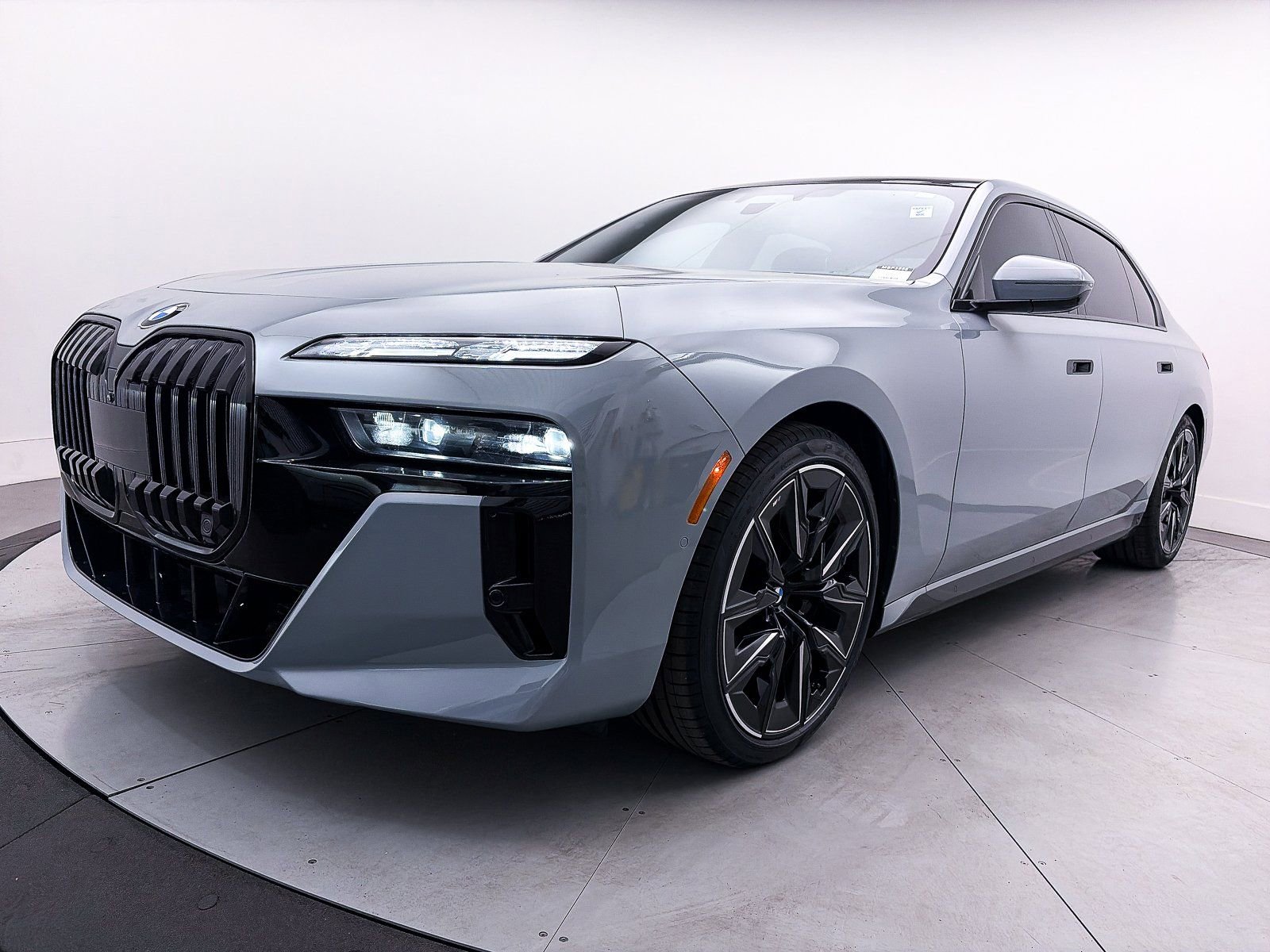 Used 2023 BMW 740i w/ Executive Package image 29