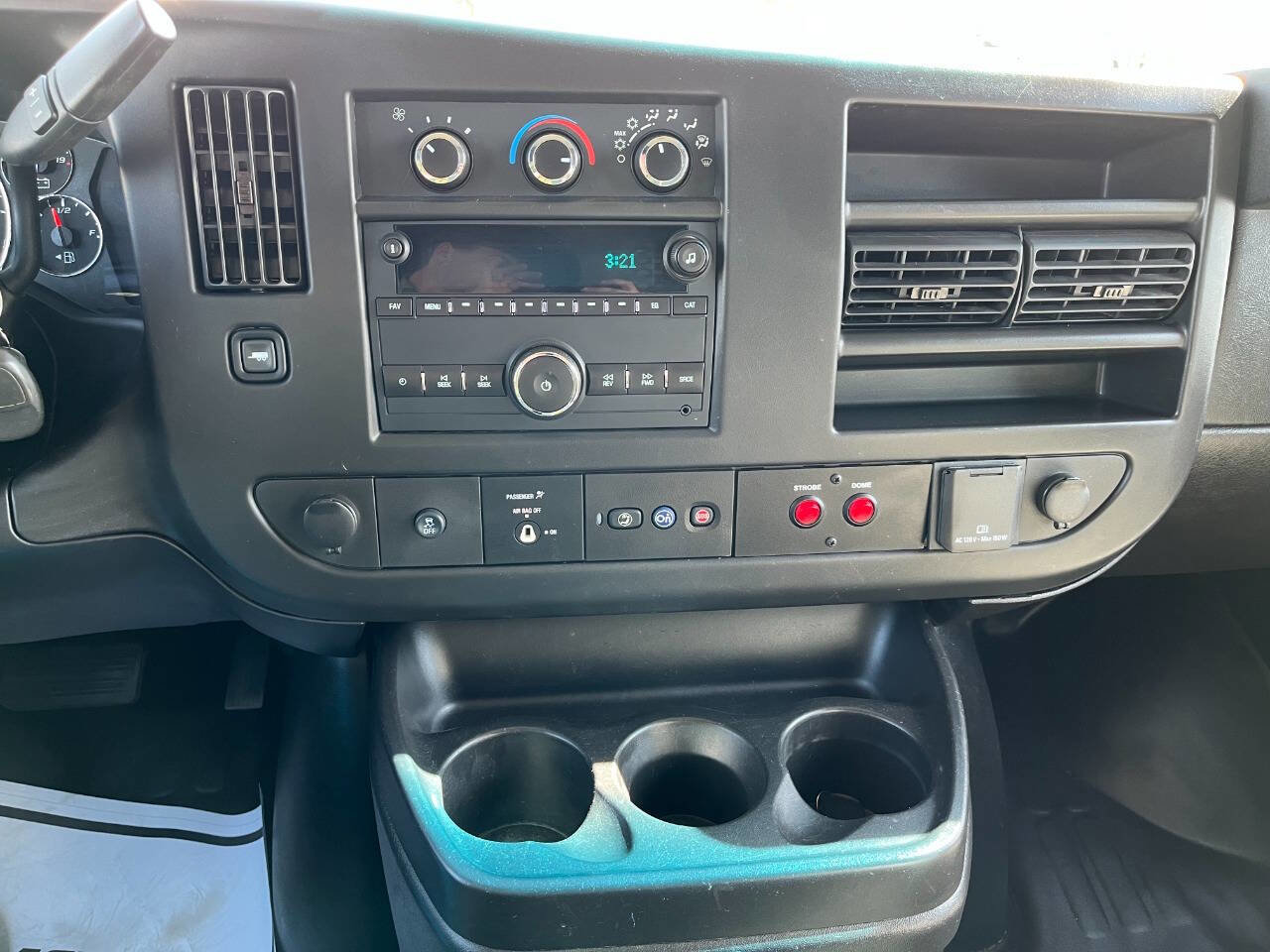 Used 2015 Chevrolet Express 2500 RWD image 12