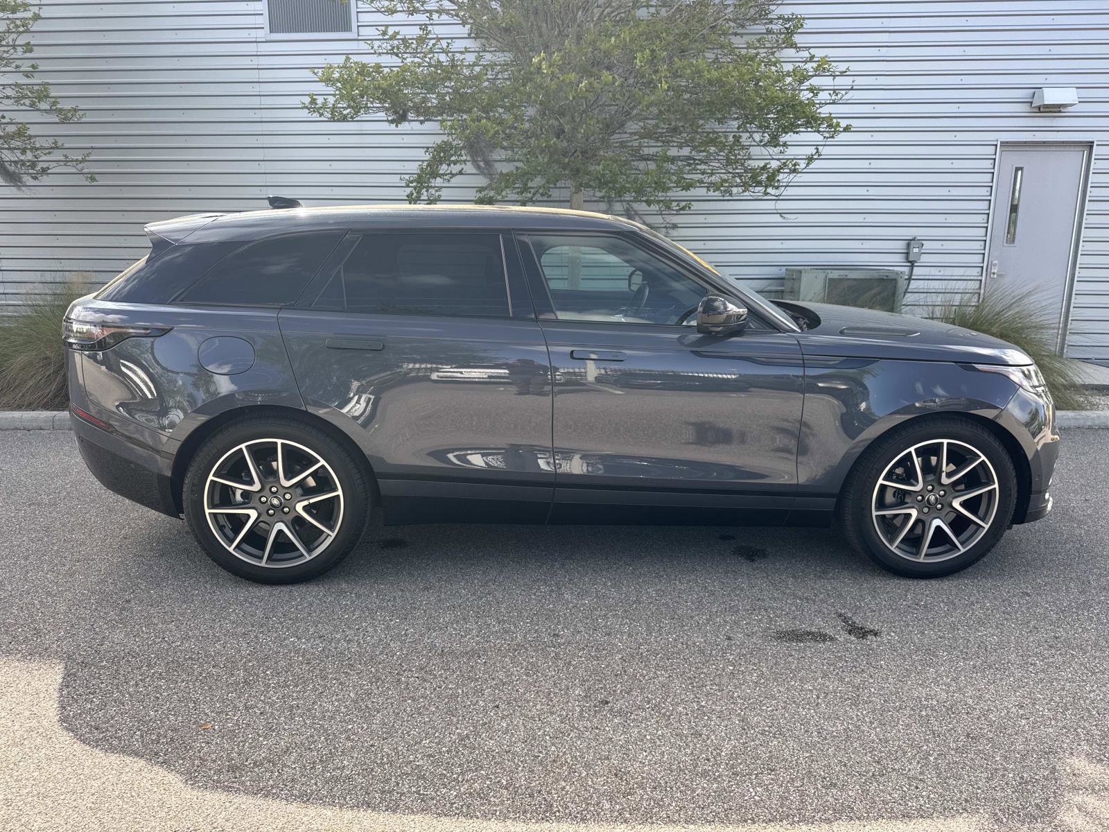 Certified 2026 Land Rover Range Rover Velar Dynamic SE AWD/4WD image 9