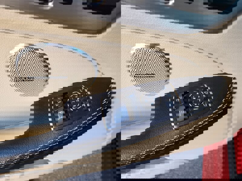 Used 2015 Mercedes-Benz SLK 250 w/ Premium Package image 34