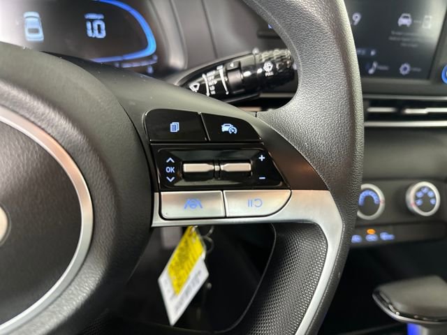 Used 2024 Hyundai Elantra SE image 16