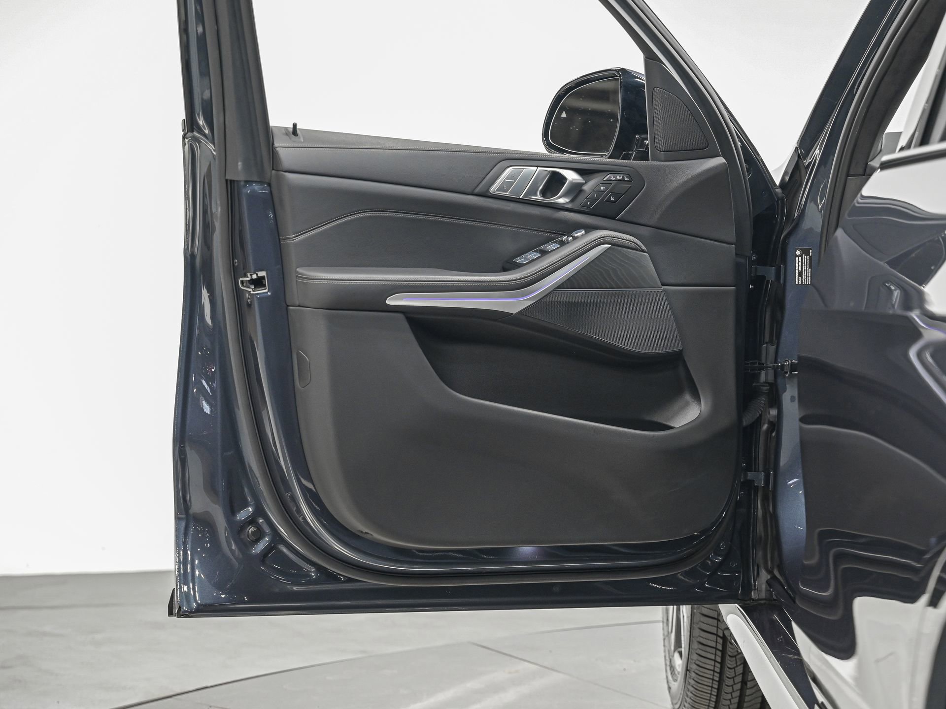 Used 2022 BMW X7 xDrive40i w/ M Sport Package image 12