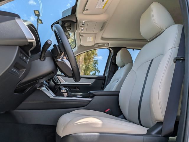 Certified 2024 MAZDA CX-90 Plug-In Hybrid w/ Premium Pkg image 13