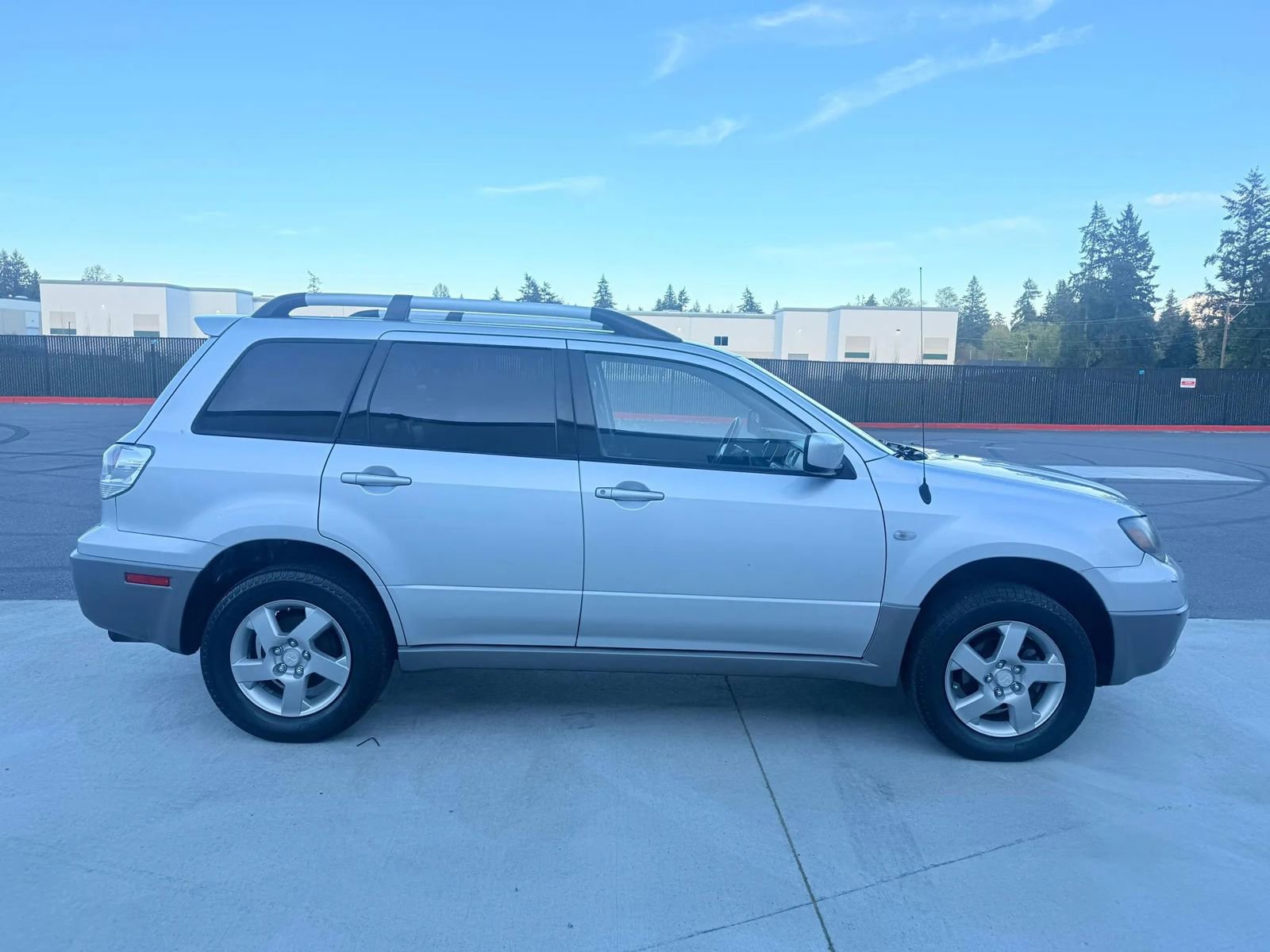 Used 2003 Mitsubishi Outlander XLS AWD/4WD image 6