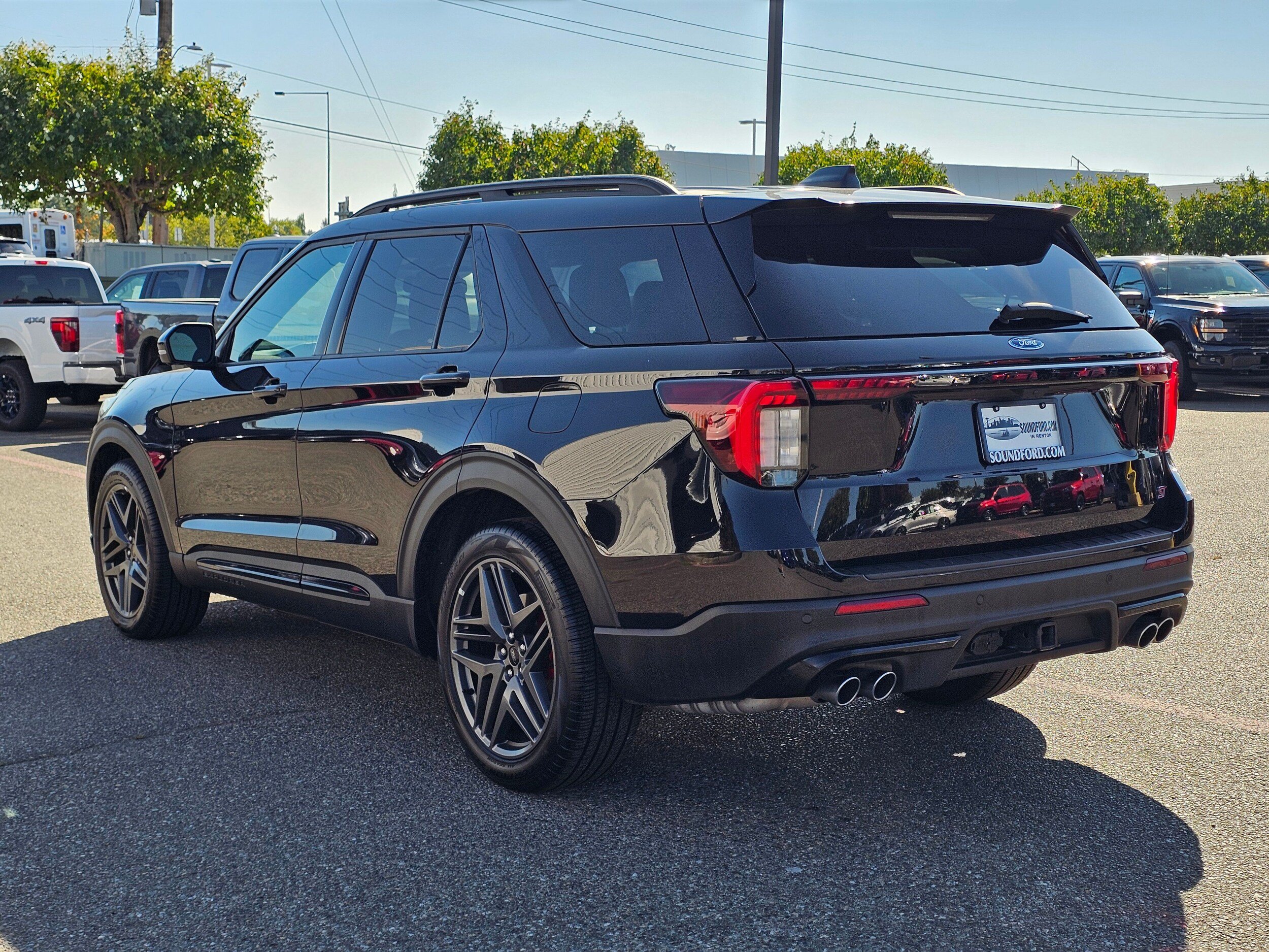 Used 2025 Ford Explorer ST w/ Sun And Sound Package AWD/4WD image 7