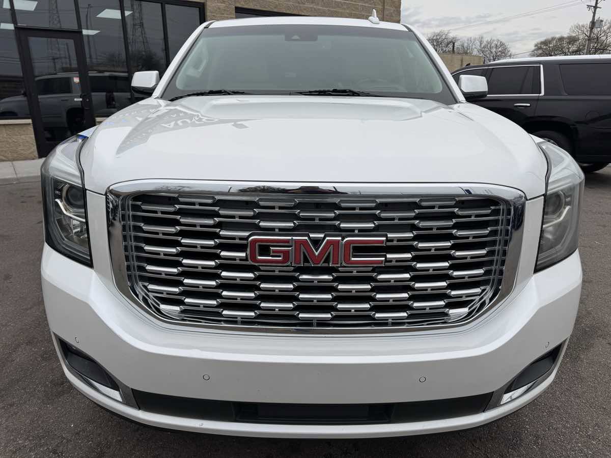 Used 2019 GMC Yukon Denali w/ Denali Ultimate Package image 2