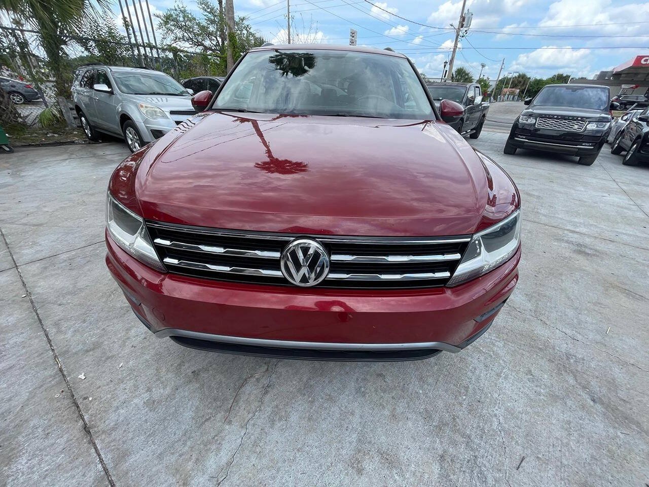 Used 2019 Volkswagen Tiguan SE w/ Panoramic Sunroof Package FWD image 1