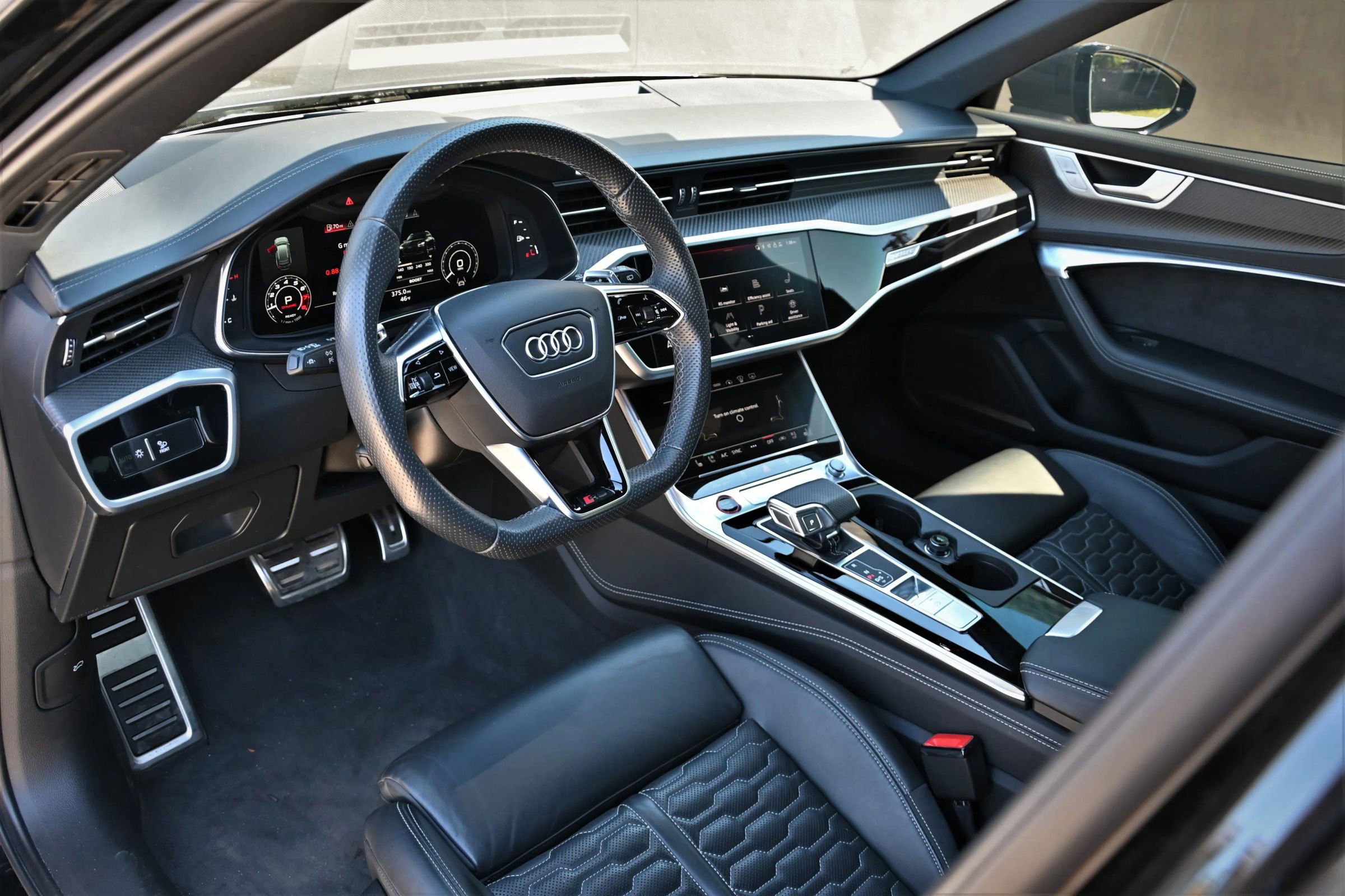 Used 2023 Audi RS 6 w/ Carbon Optic Package image 23