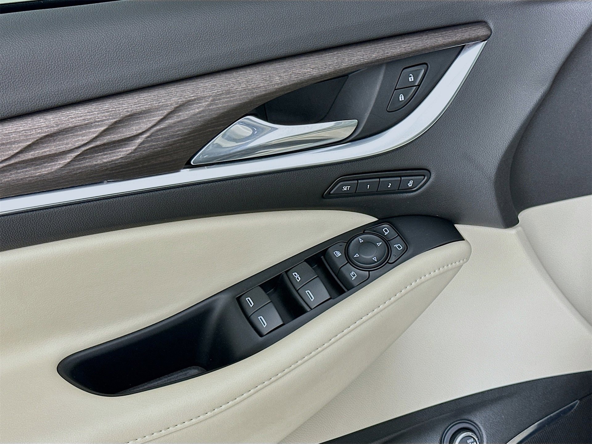 Used 2024 Buick Enclave Avenir w/ Avenir Technology Package image 19