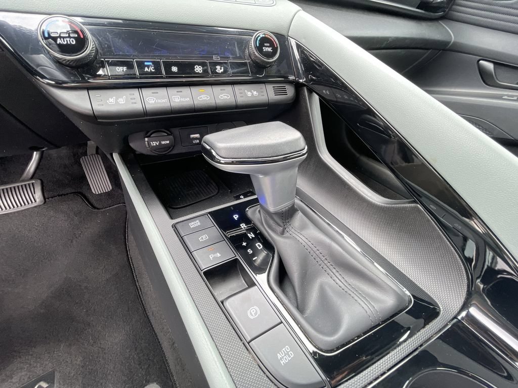 Used 2024 Hyundai Elantra Limited FWD image 16