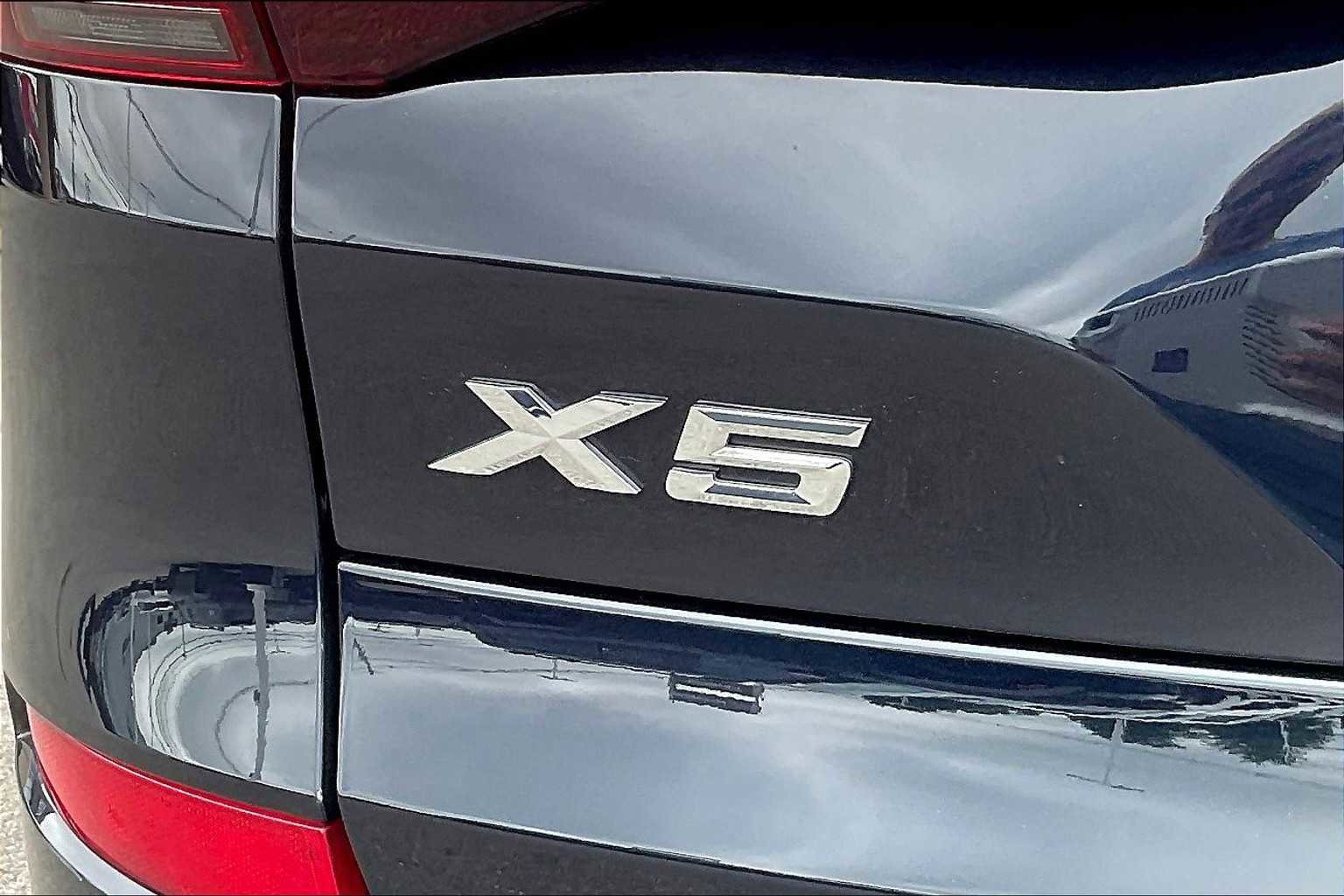 Used 2022 BMW X5 xDrive40i w/ M Sport Package image 28