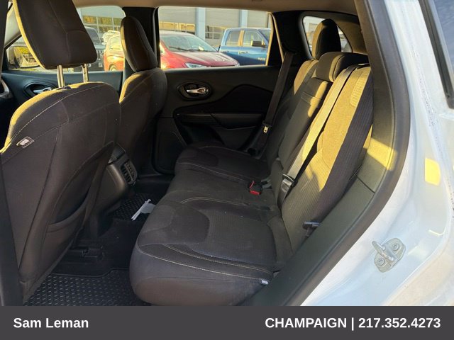 Used 2016 Jeep Cherokee Latitude w/ Cold Weather Group AWD/4WD image 9