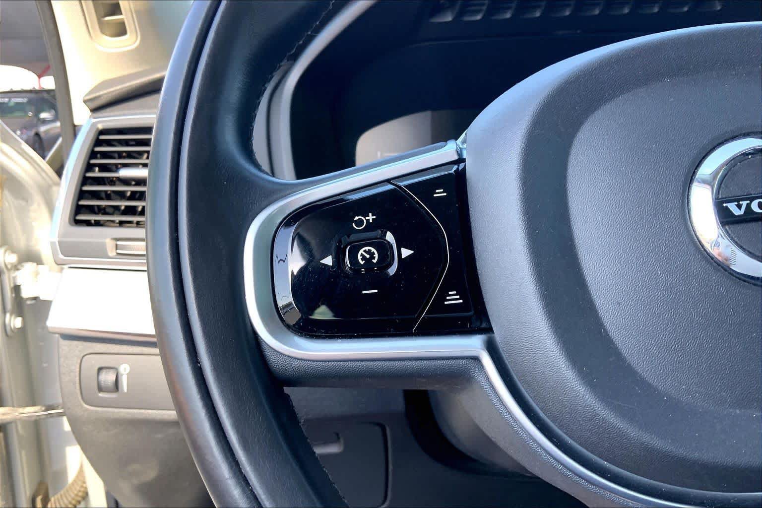Used 2018 Volvo XC90 T5 Momentum w/ Convenience Package AWD/4WD image 24