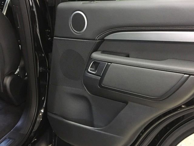 New 2024 Land Rover Discovery Dynamic SE image 30