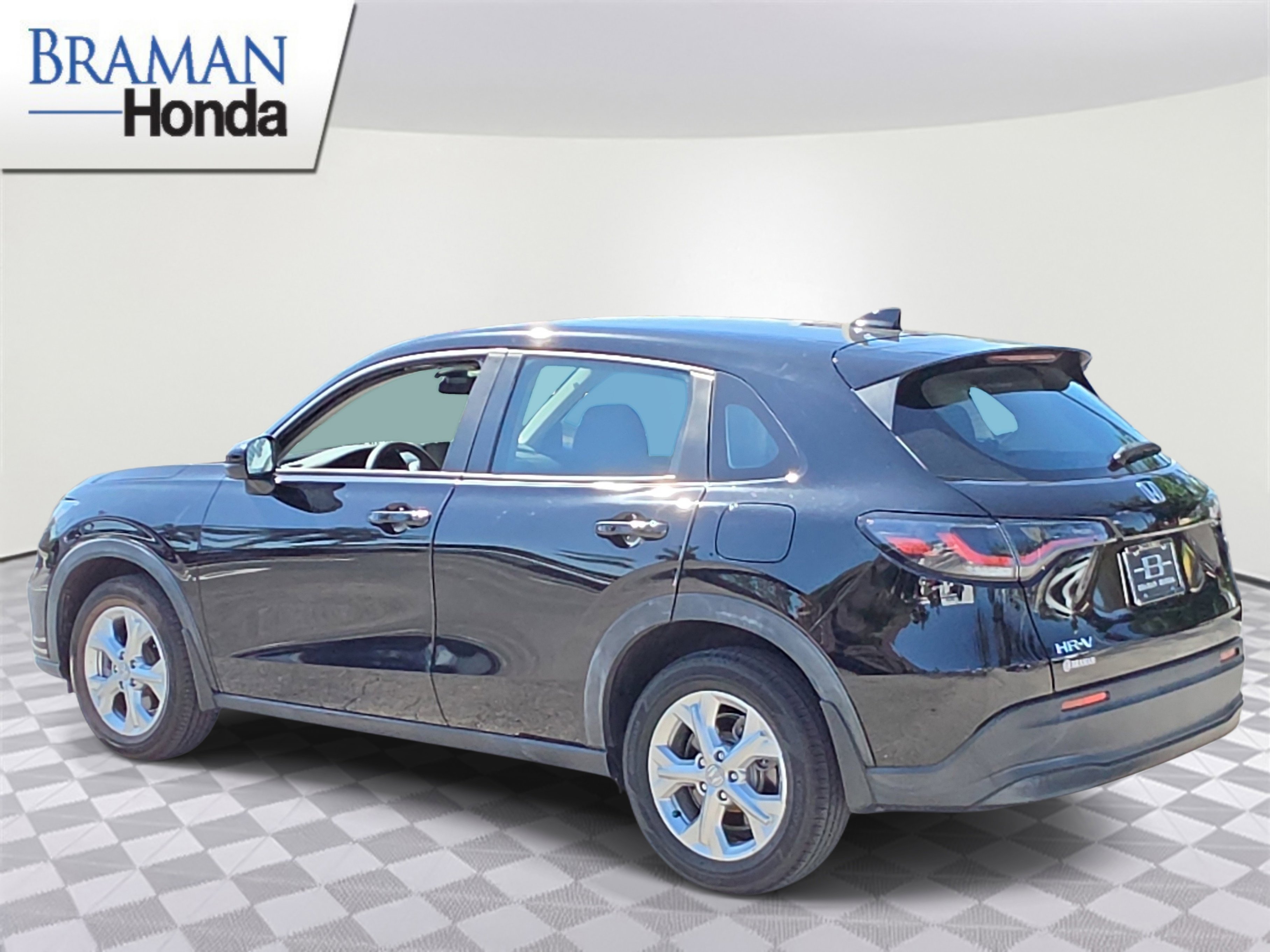 Certified 2023 Honda HR-V LX image 4