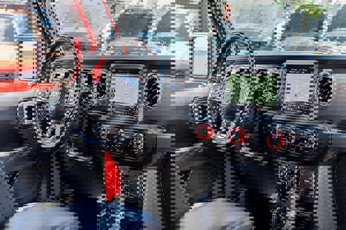 Used 2021 Jeep Wrangler Unlimited Sahara w/ Uconnect 4C Nav & Sound Group image 33