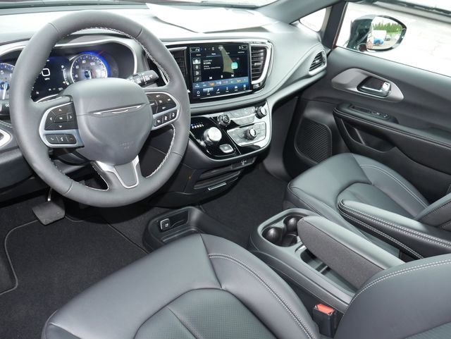 New 2027 Chrysler Pacifica Select FWD image 16