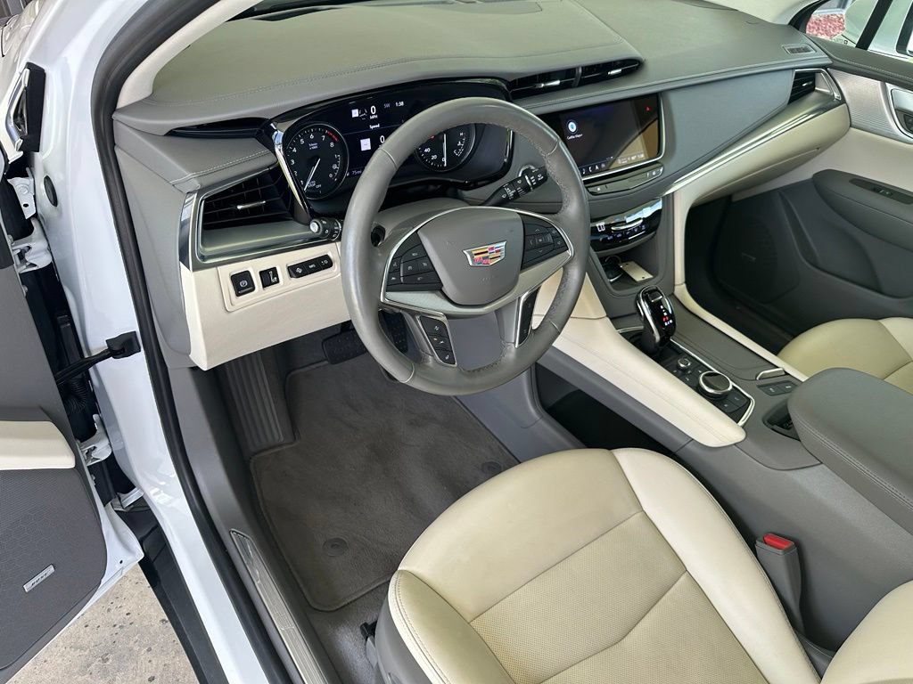Certified 2022 Cadillac XT5 Premium Luxury w/ Technology Package FWD image 14