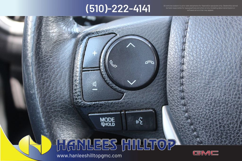 Used 2017 Toyota Corolla SE w/ Carpet Mat Package (TMS) FWD image 26