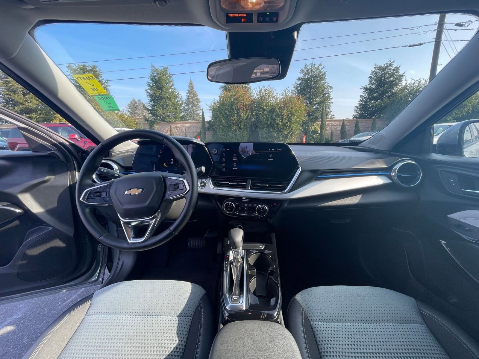 Used 2025 Chevrolet Trax LT w/ LT Convenience Package image 28