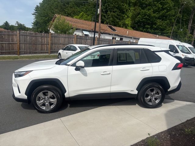 Used 2024 Toyota RAV4 LE AWD/4WD image 4