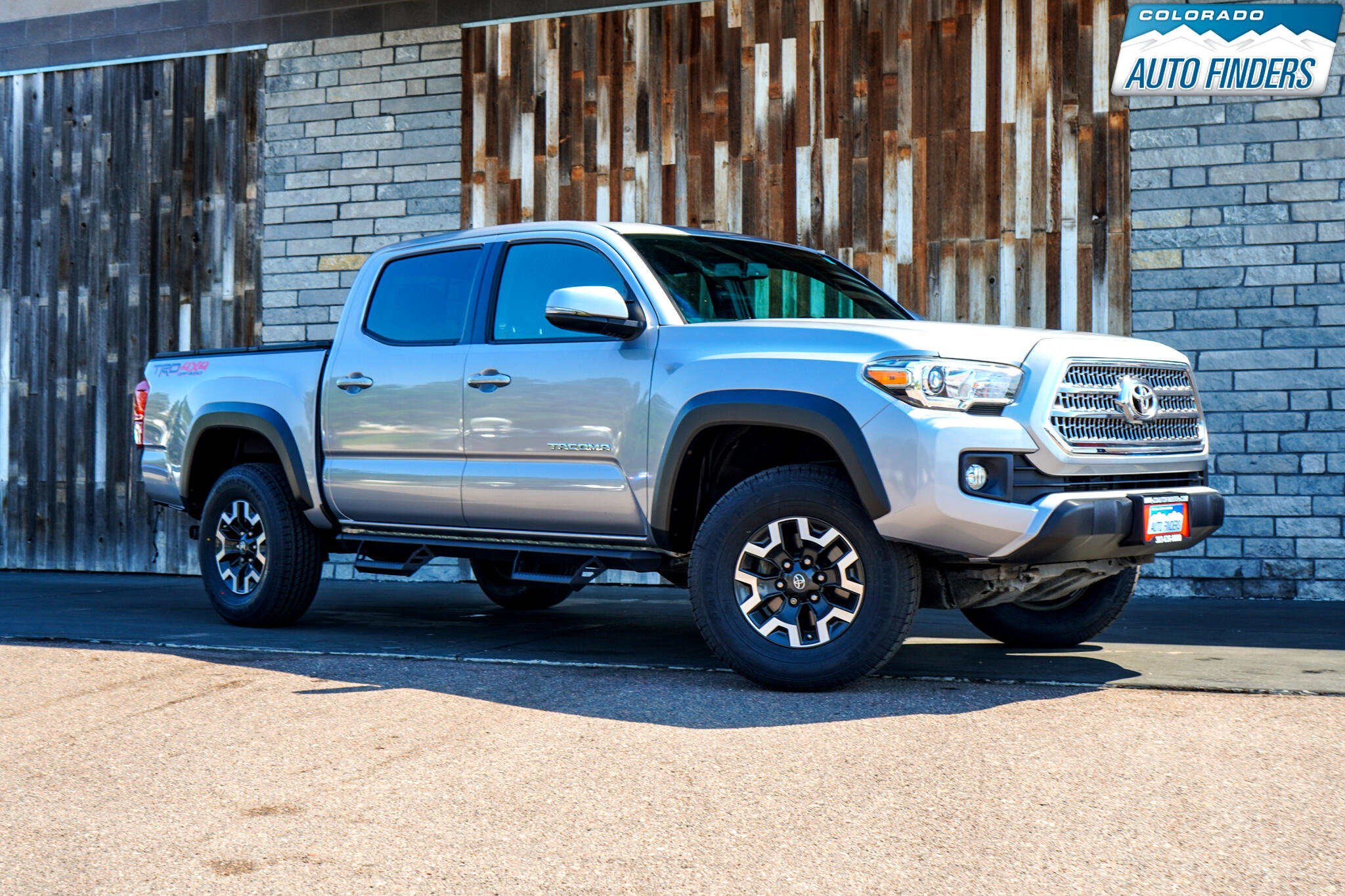 Used 2017 Toyota Tacoma TRD Off-Road image 8