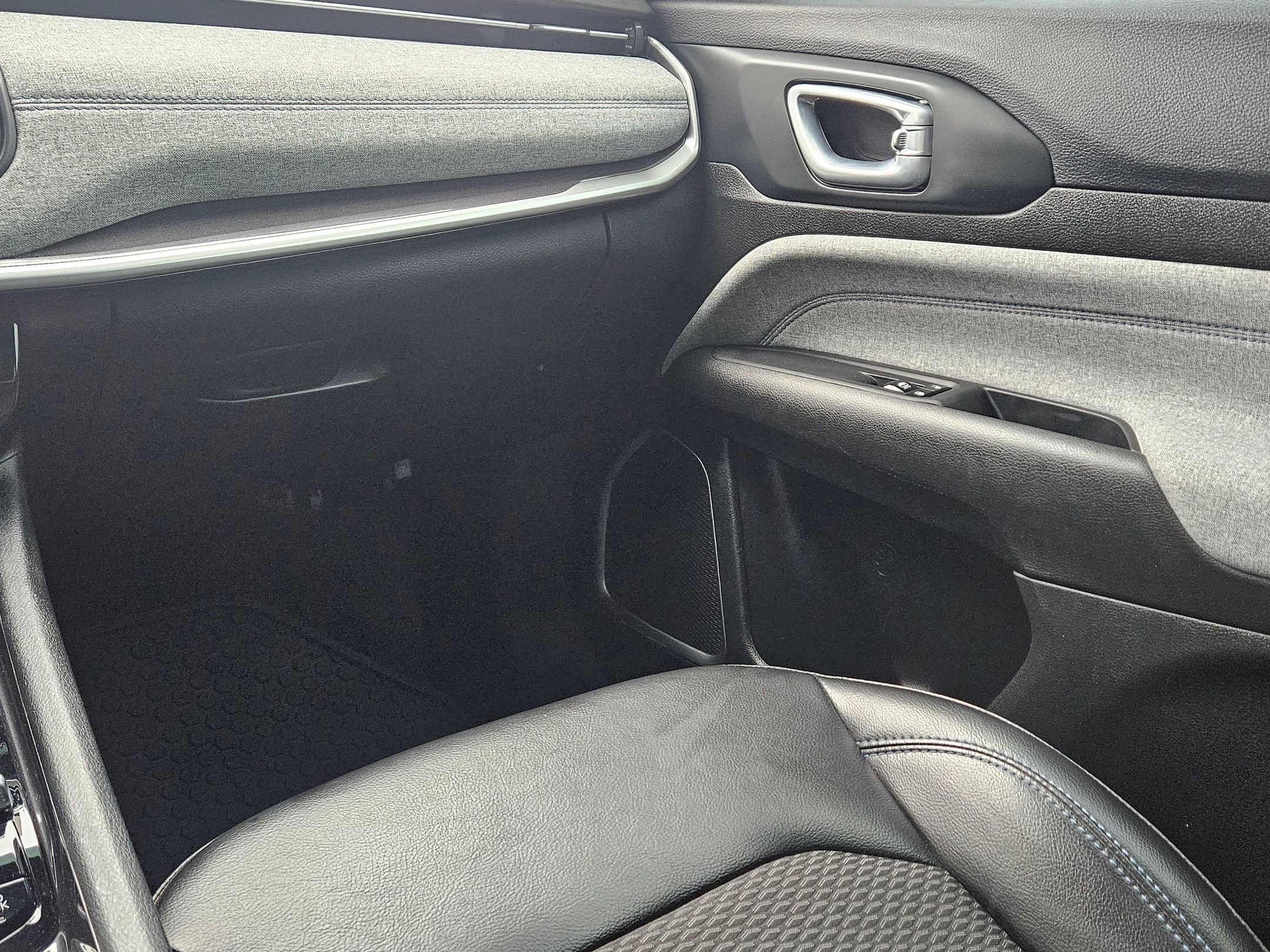 Used 2023 Jeep Compass Latitude w/ Convenience Group image 11