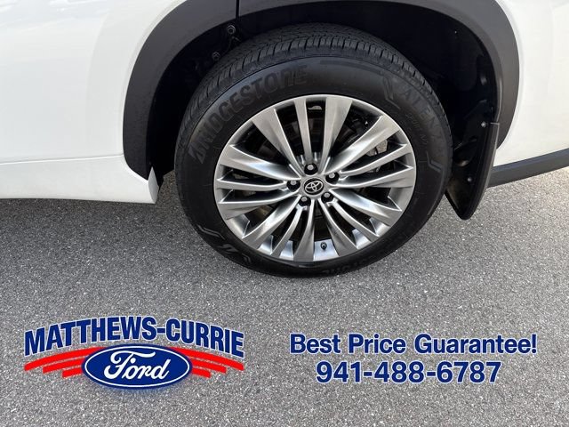 Used 2021 Toyota Highlander Platinum FWD image 16
