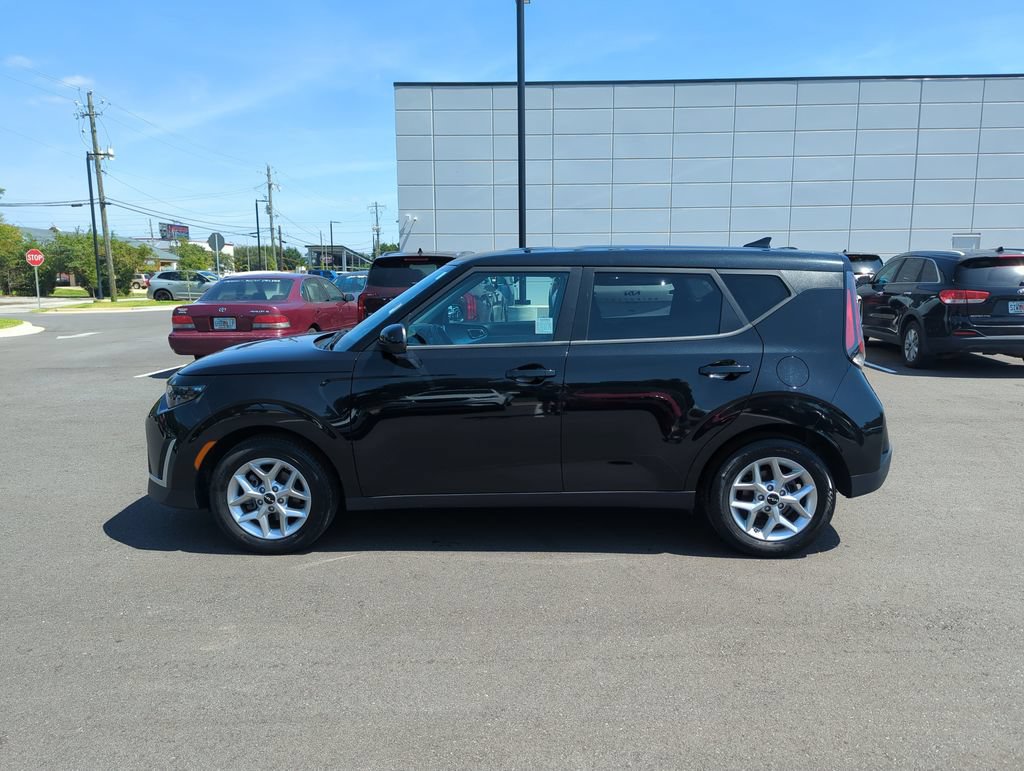 Used 2024 Kia Soul LX w/ Option Group 015 FWD image 4