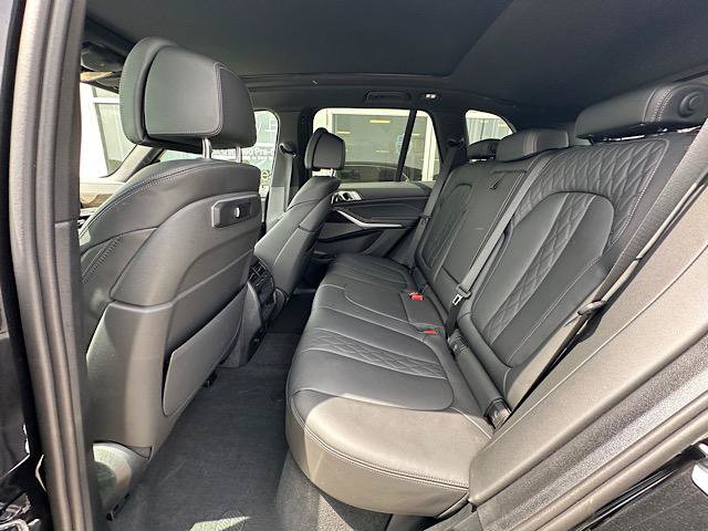 Certified 2024 BMW X5 xDrive40i w/ Premium Package AWD/4WD image 18