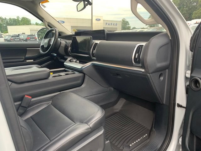 Certified 2025 Ford Expedition Platinum AWD/4WD image 17