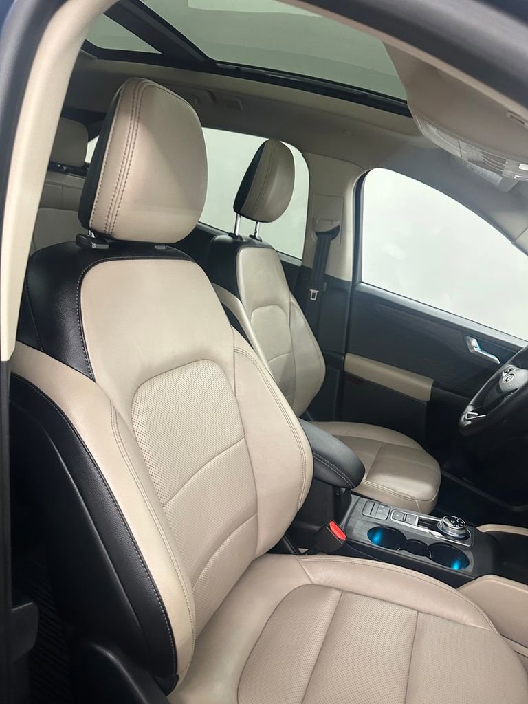 Used 2020 Ford Escape Titanium w/ Titanium Premium Package 2.0 AWD/4WD image 38
